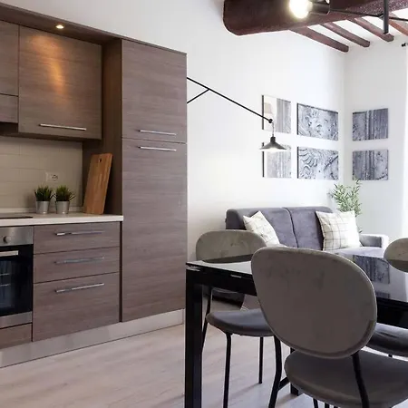 Apartamento Lovely Modern Flat In The Heart Of *