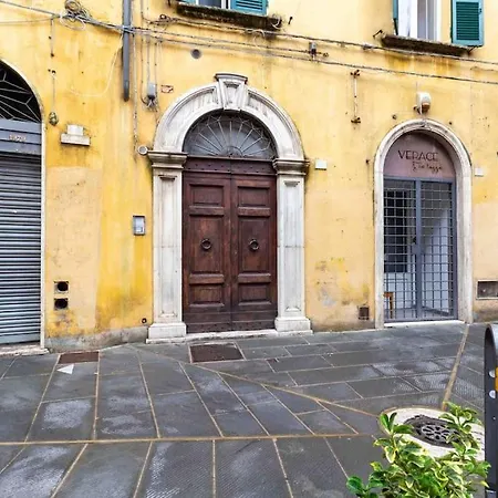 Lovely Modern Flat In The Heart Of *